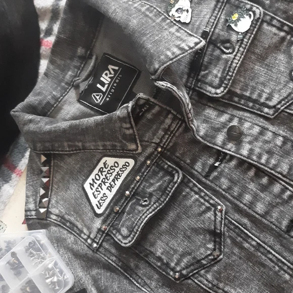 SOLD! DEATH BY COFFEE! Caffine lovers custom vintage acid washed denim jacket!!! - Picture 4 of 11